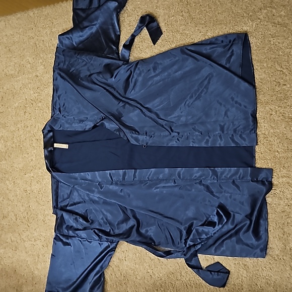 Plus Size Short Robe - Picture 4 of 4